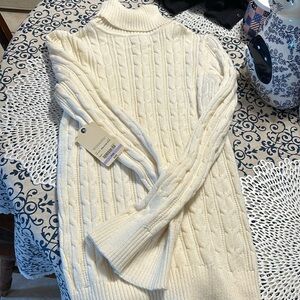 White turtle neck sweater nwt